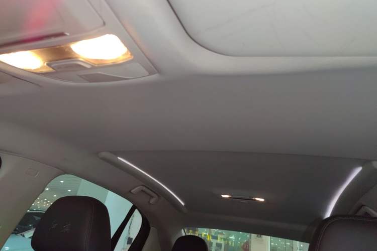 Used Hongqi E-QM5 2022 431 km Charge & Enjoy Edition