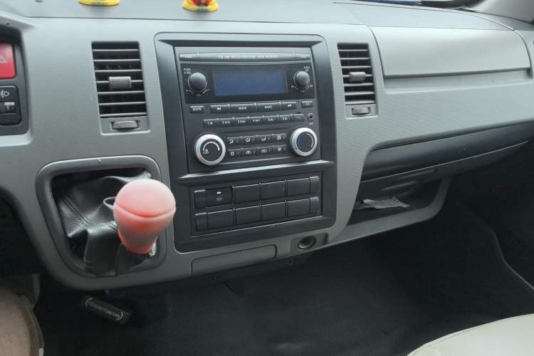 Used Foton Scenic G7 2015 2.0L Commercial & Travel Short Wheelbase High-Roof 486EQV4
