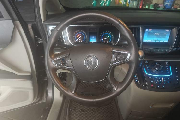 Used Buick GL8 2011 3.0L GT Luxury Business Haoya Edition
