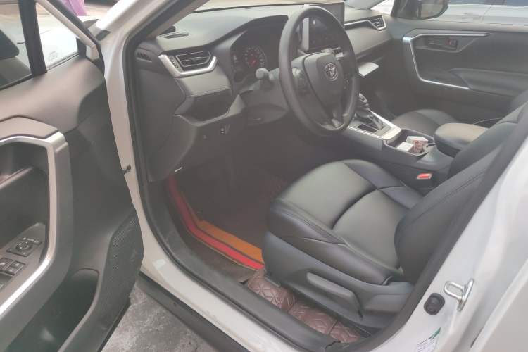 Used Toyota Wildlander 2022 Updated Version 2.0L CVT Two-Wheel Drive Leading Edition
