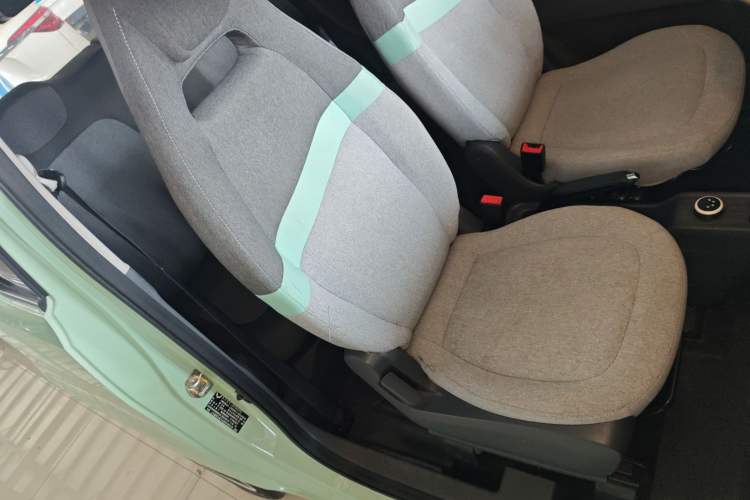Used Wuling Hongguang MINIEV 2022 Macaron Fashion Edition Lithium-Nickel-Cobalt-Alpha-oxide Right Front Seat