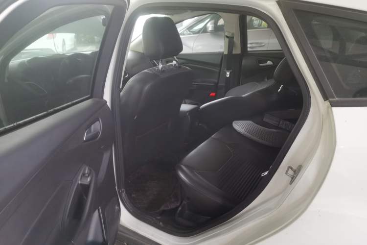 Used Ford Focus 2018 Hatchback Classic 1.6L Automatic Trendy SmartDrive Edition
