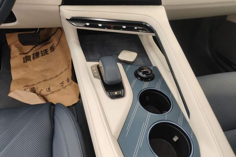 Used Zeekr 001 2025 YOU Edition 100 kWh All-Wheel Drive Gear Lever