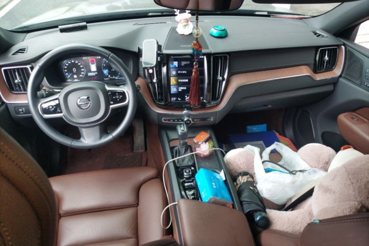 Used Volvo XC60 2021 T5 4x4 Zhiya Luxury Edition Center Console