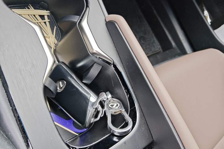 Used Lexus ES 2023 200 Excellence Edition
