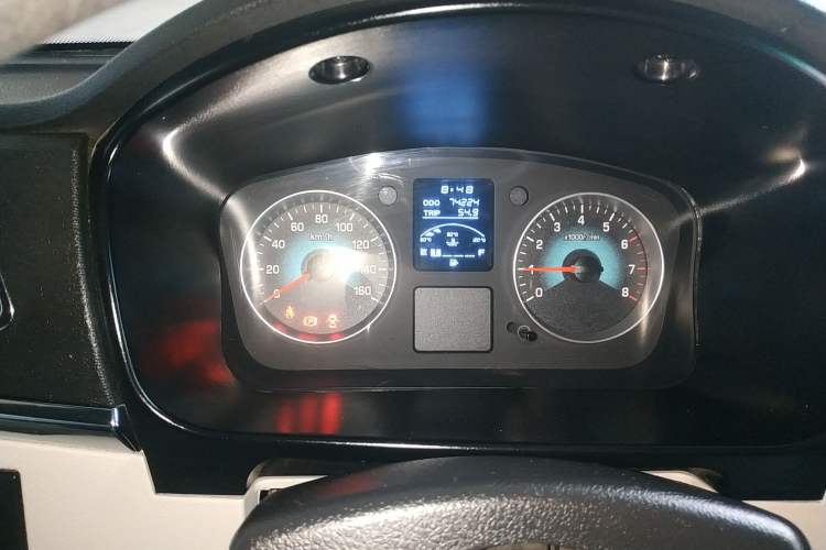 Used Jinbei New Hiace X30L 2022 1.5L Wealth Edition Air-Conditioning-Free Van China VI Standard SWC15M
