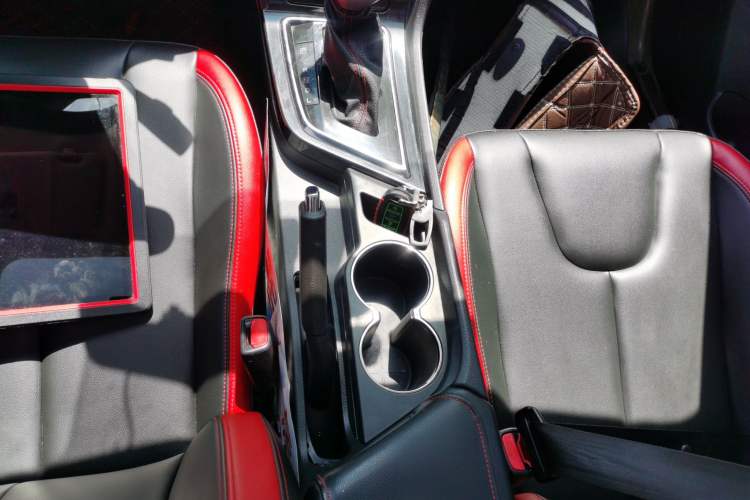 Used Venucia D60 2018 1.6L CVT Smart Connect Elite Edition Gear Lever