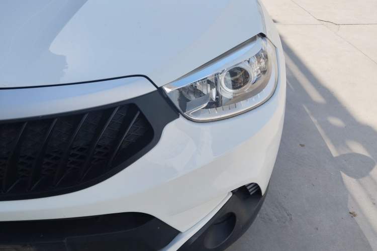 Used Brilliance V3 2016 1.5L Manual Comfort Model Left Front Headlight