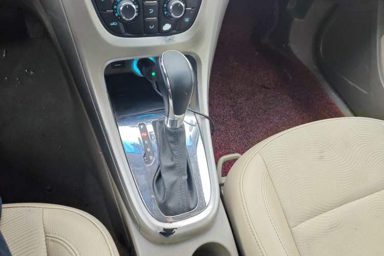 Used Buick GT 2013 GT 1.6L Automatic Fashion Edition Gear Lever