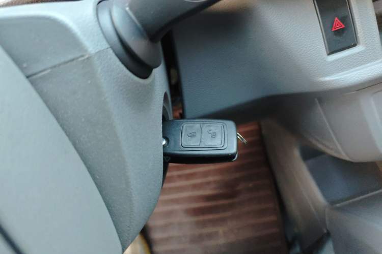 Used Karry Jiangtun E5 2024 268 km Range Open-Window 6-Seater Version Vehicle Key