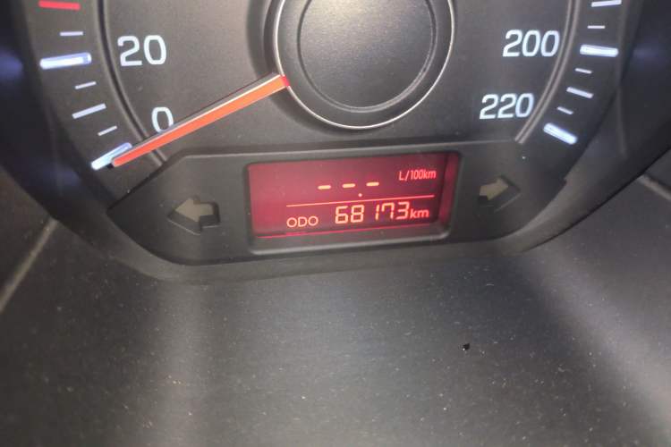 Used Kia K2 2012 Sedan 1.4L MT GLS Commemorative Edition Odometer Close Up