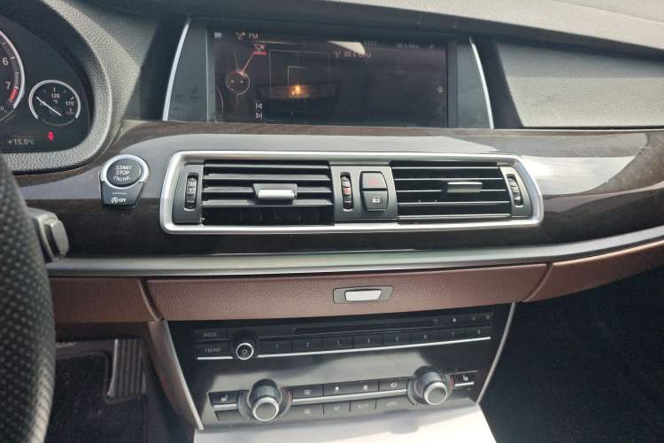 Used BMW 5 Series GT 2014 528i Leading Model