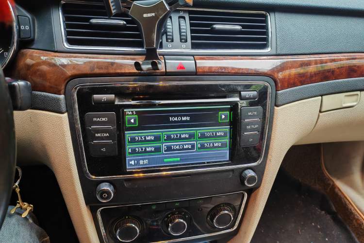 Used Skoda Superb 2013 1.8TSI Automatic MingShi Edition Audio And AC Panel