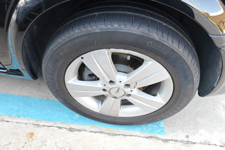 Used Mercedes-Benz Viano 2010 2.5L Prestige Edition Right Front Wheel Hub