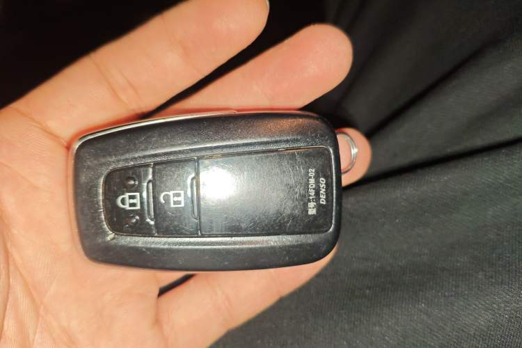 Used Toyota RAV4 2020 Dual-Engine 2.5L E-CVT Two-Wheel Drive Elite Edition Vehicle Key