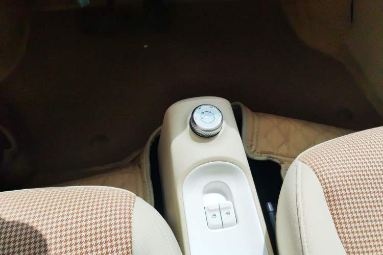 Used Wuling Hongguang MINIEV 2024 3rd Generation 215km Youth Edition Gear Lever