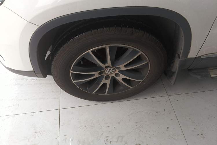 Used Volkswagen Tiguan 2013 1.8TSI Automatic Two-Wheel Drive Luxury Model Left Front Wheel Hub