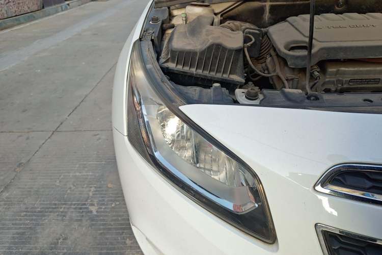 Used Chevrolet Cruze 2015 1.5L Classic SE MT Right Front Headlight