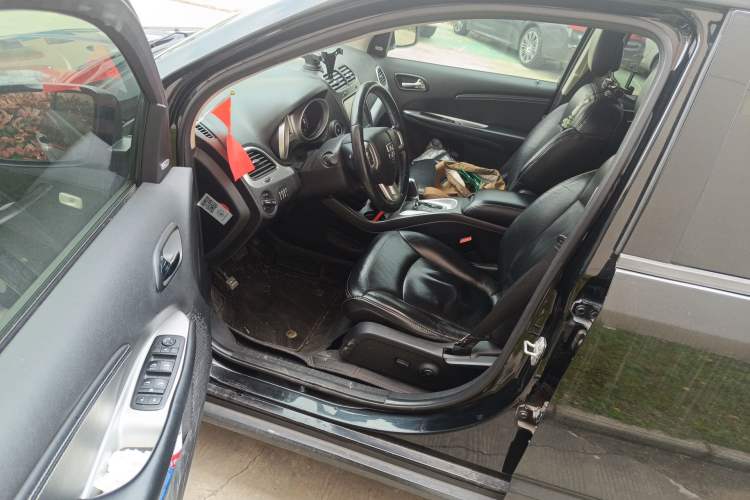 Used Dodge Journey 2013 2.4L Two-Wheel Drive Luxury Version
