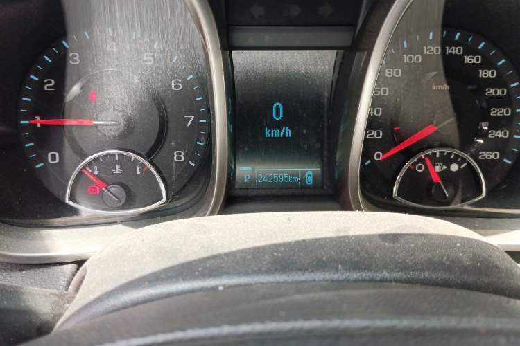 Used Chevrolet Malibu 2013 2.0L Automatic Luxury Edition Odometer Close Up