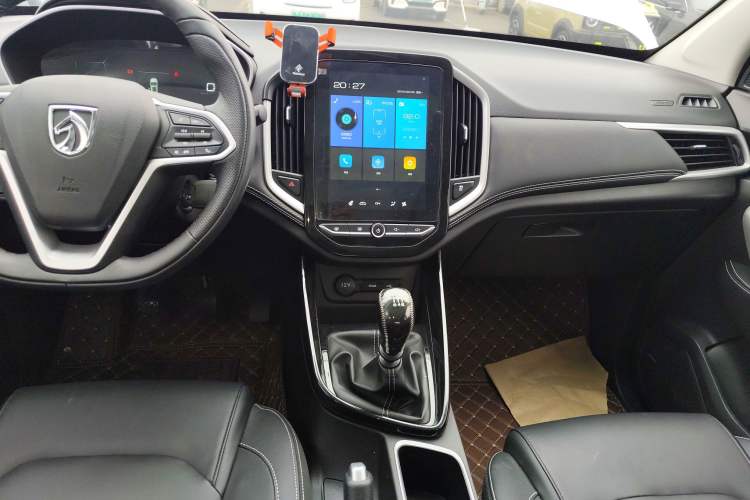 Used Baojun 530 2021 Global Car Anniversary Edition 1.5T Manual Prestige Model 6 Seats
