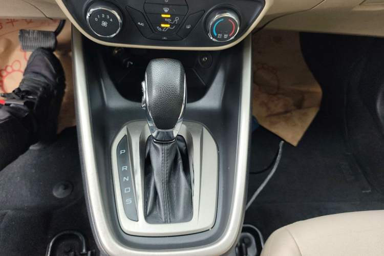 Used Ford Escort 2015 1.5L Automatic Comfort Edition Gear Lever