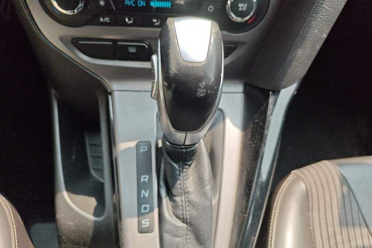 Used Ford Focus 2012 Sedan 1.6L Automatic Fashion Edition Gear Lever