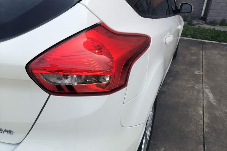 Used Ford Focus 2017 Hatchback 1.6L Automatic Fashion Edition Smart Drive Version
