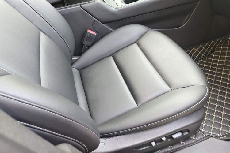 Used Cadillac XT4 2022 28T Two-Wheel-Drive Luxury Version
