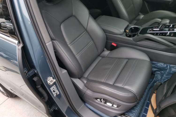 Used Porsche Cayenne 2018 Cayenne 3.0T Right Front Seat