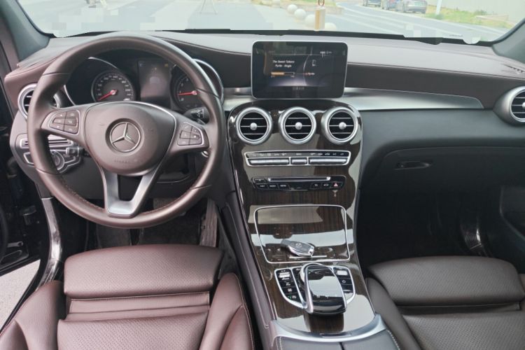 Used Mercedes-Benz GLC 2018 GLC 260 4MATIC Dynamic Edition Center Console