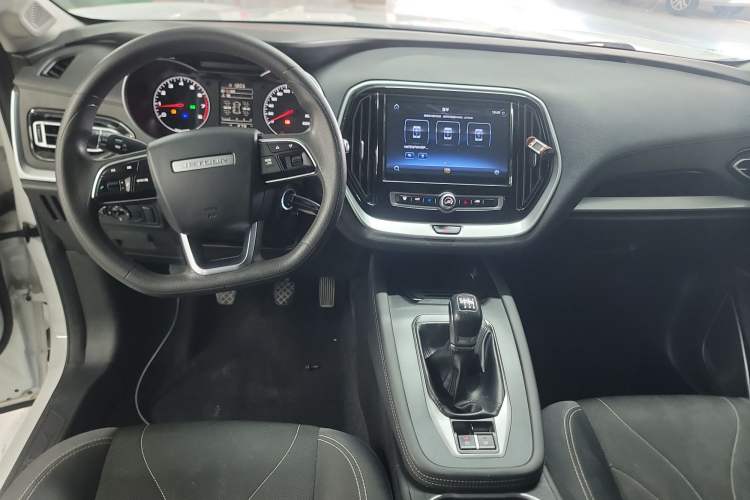 Used JETOUR X70M 2021 1.5T Manual Urban Partner Model 5 Seats Center Console