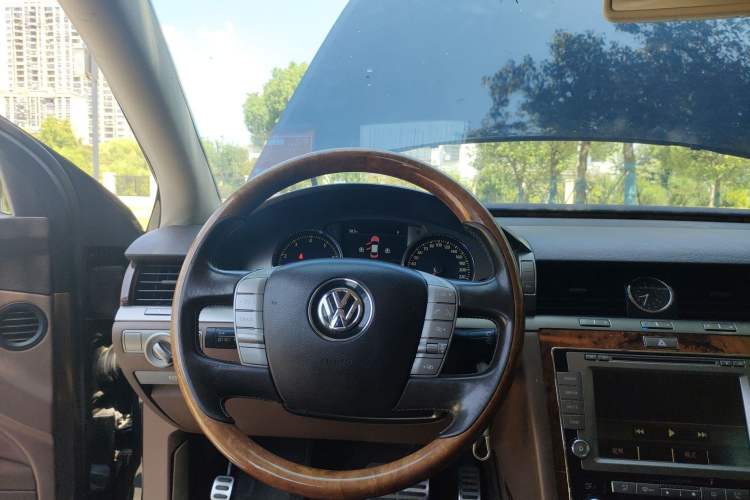 Used Volkswagen Phaeton 2011 3.6L V6 5-Seater Extended Comfort Version