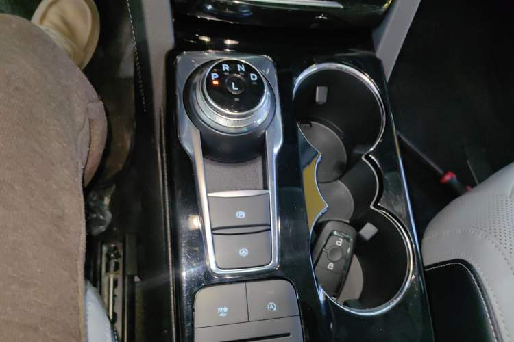 Used Ford Escape 2020 EcoBoost 245 Two-Wheel-Drive Titanium Edition
