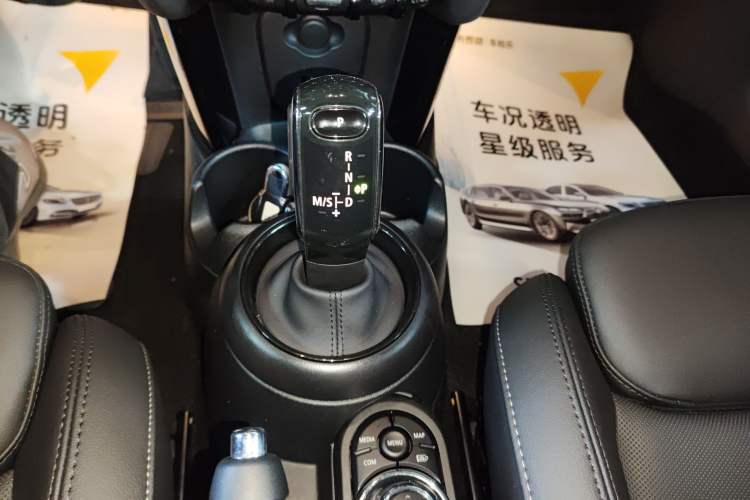 Used MINI 2023 Updated 1.5T COOPER Artist Five-Door Edition Gear Lever