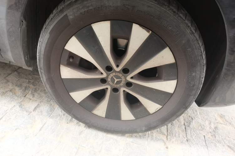 Used Mercedes-Benz Vito 2021 2.0T Elite Version 7 Seats Right Front Wheel Hub