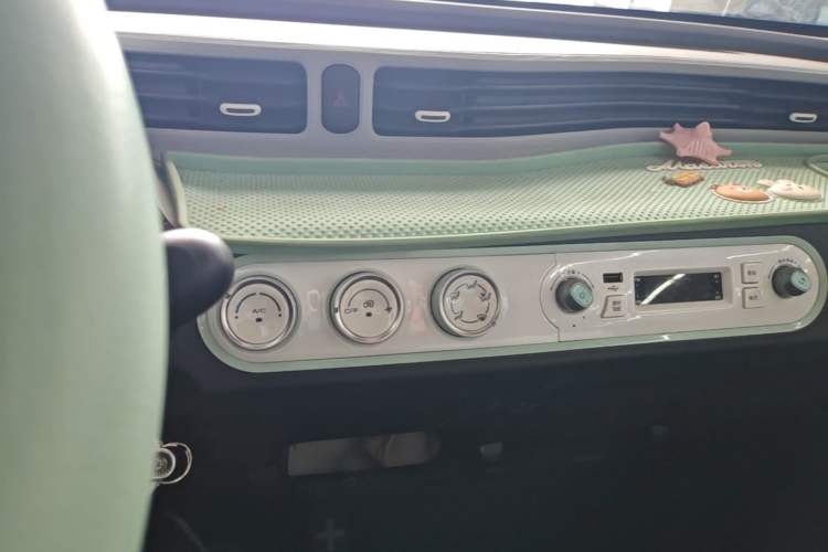 Used Wuling Hongguang MINIEV 2021 Macaron Fashion Edition Lithium-Ion Battery Audio And AC Panel