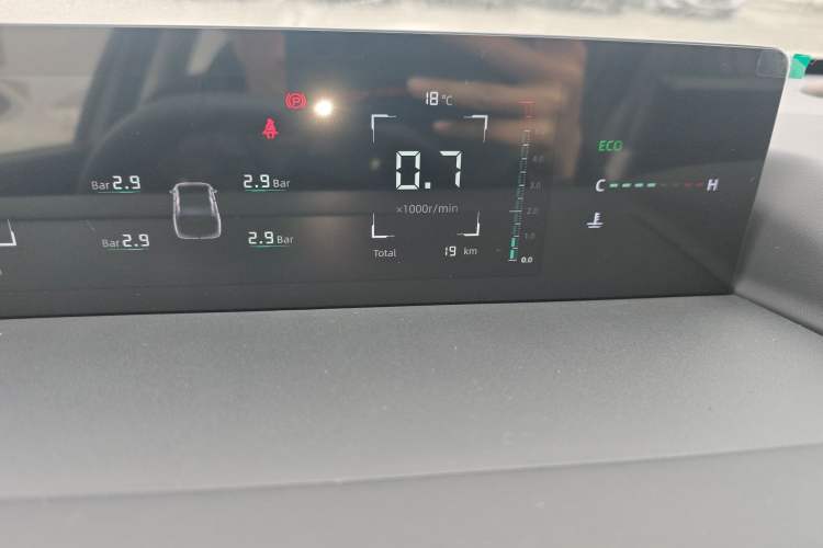 Used CHANGAN Eado 2025 Blue Whale 1.5T 500Bar Prestige Model Odometer Close Up