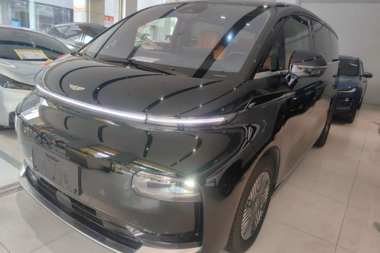 Used Geely Galaxy LEVC L380 2024 140-Degree 6-Seater All-Wheel-Drive Ultra