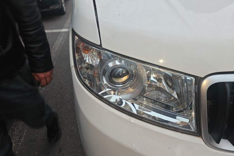 Used Jinbei New Hiace X30L 2019 1.5L Cargo Van Wealth Edition China VI SWC15M Right Front Headlight