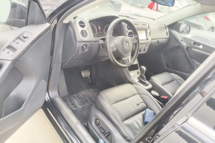 Used Volkswagen Tiguan 2015 1.8TSI Automatic All-Wheel-Drive Luxury Model Driver Seat