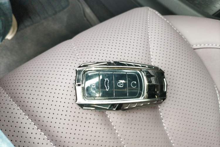 Used Chery Tiggo 9 2025 2.0T Dual-Clutch Two-Wheel Drive Luxury Edition 5 Seats Interior 1