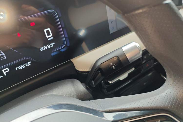 Used Geometry E Firefly 2024 301km Starlight Gear Lever