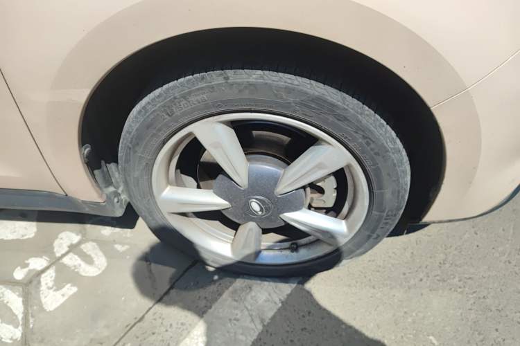 Used ORA Good Cat 2023 401 km Standard Range Premium Trim Ternary Lithium Right Front Wheel Hub