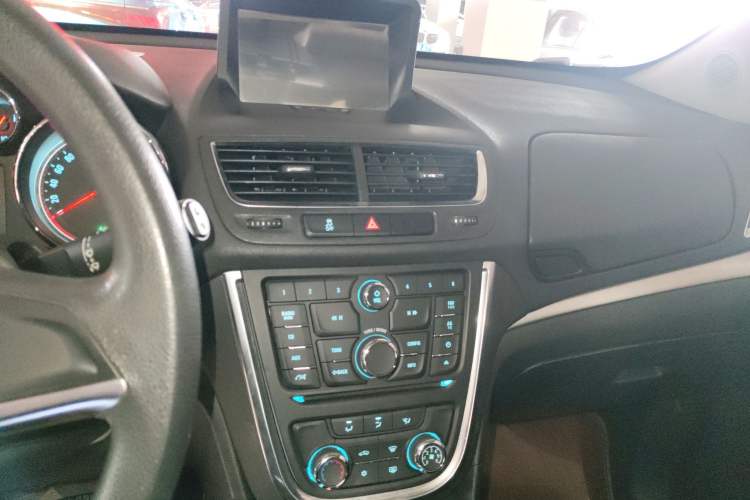 Used Buick Encore 2014 1.4T Automatic Two-Wheel Drive Urban Elite Model Audio And AC Panel