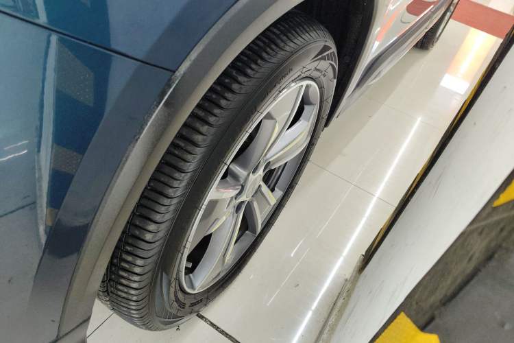 Used Geely Auto Haoyue L 2024 2.0T DCT Flagship Version Left Front Wheel Hub