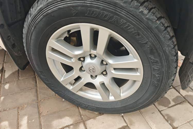 Used Toyota Prado 2010 4.0L Automatic VX NAVI Right Front Wheel Hub