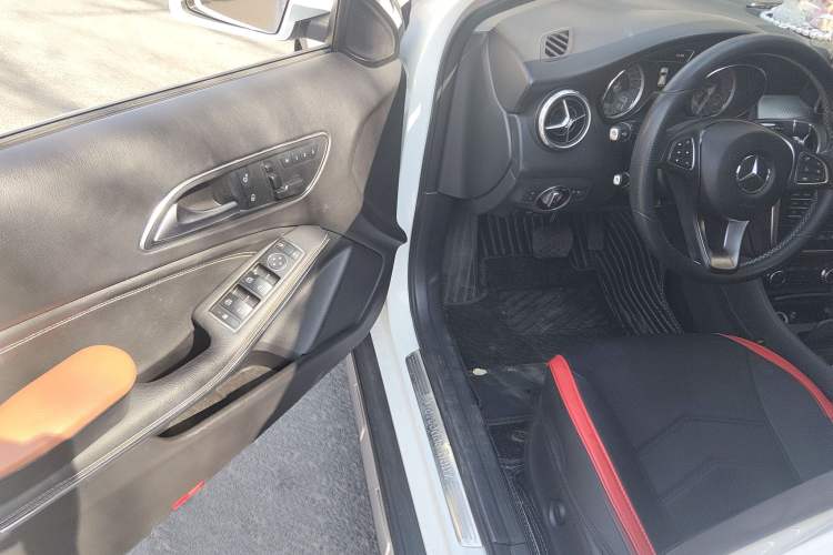 Used Mercedes-Benz GLA 2016 GLA 200 Sport Edition Driver Seat