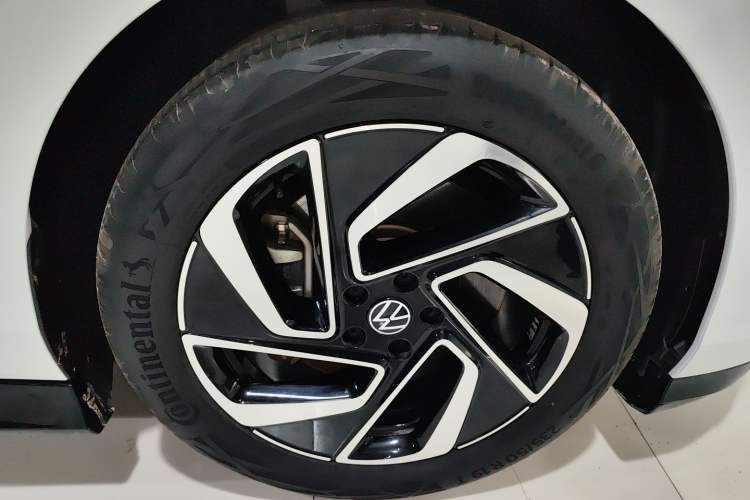 Used Volkswagen ID.7 VIZZION 2024 First Edition Right Rear Wheel Hub