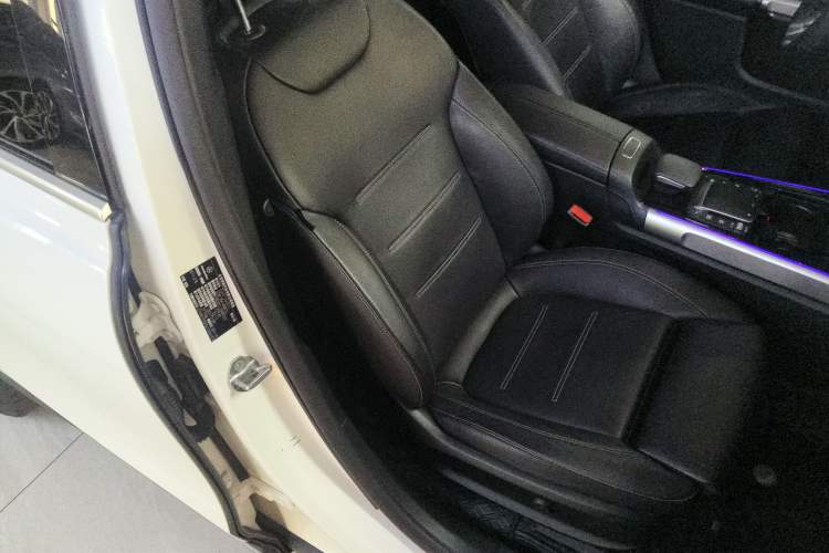 Used Mercedes-Benz EQB 2022 EQB 350 4MATIC First Edition Special Version Right Front Seat